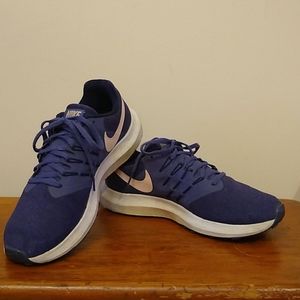 Nike Run Swift Size 9.5